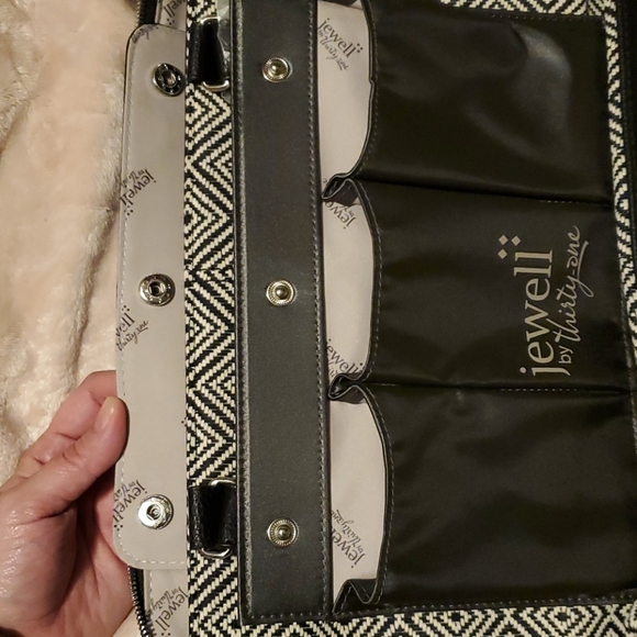 Thirty-One Jewell Bag - Picture 3 of 8